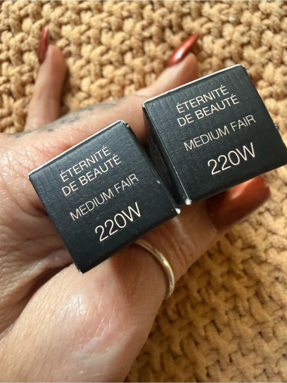Gucci Éternité De Beauté Foundation - medium fair 220W 2 pack